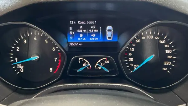 Ford Focus SW 2018 - 10999 EUR, 95121 km - AUTO.MOTO.pt - 95121km - foto 7 de 10