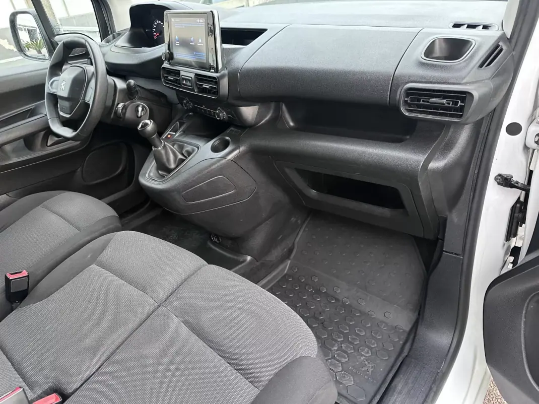 Peugeot Partner 1.5HDI 3lugares 2021 - 11900 EUR, 160000 km - AUTO.MOTO.pt - 160000km - foto 43 de 47