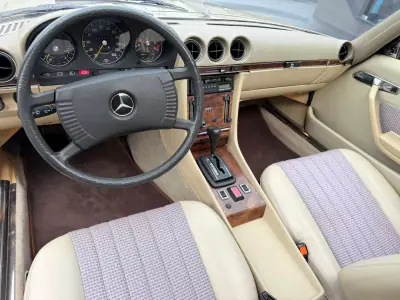 Mercedes-Benz SLC 180 1977 - 29900 EUR, 84000 km - AUTO.MOTO.pt - 84000km - foto 4 de 12