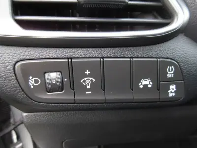 Hyundai i30 2019 - 14990 EUR, 108000 km - 108000km - foto 18 de 42