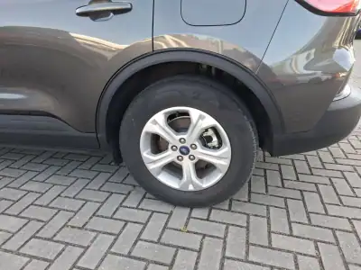 Ford Kuga 2021 - 21000 EUR, 59800 km - AUTO.MOTO.pt - 59800km - foto 9 de 36