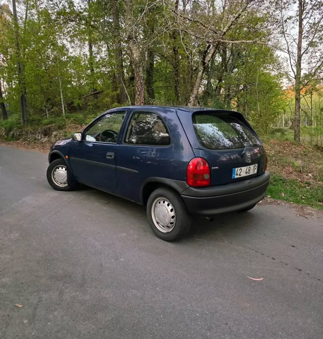 Opel Corsa 1997 - 1500 EUR, 263600 km - AUTO.MOTO.pt - 263600km - foto 9 de 18