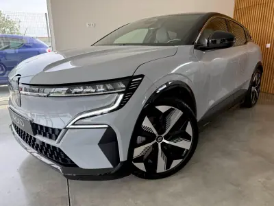 Renault Mégane E-Tech 2022 - 24999 EUR, 27000 km - AUTO.MOTO.pt - 27000km - foto 5 de 116