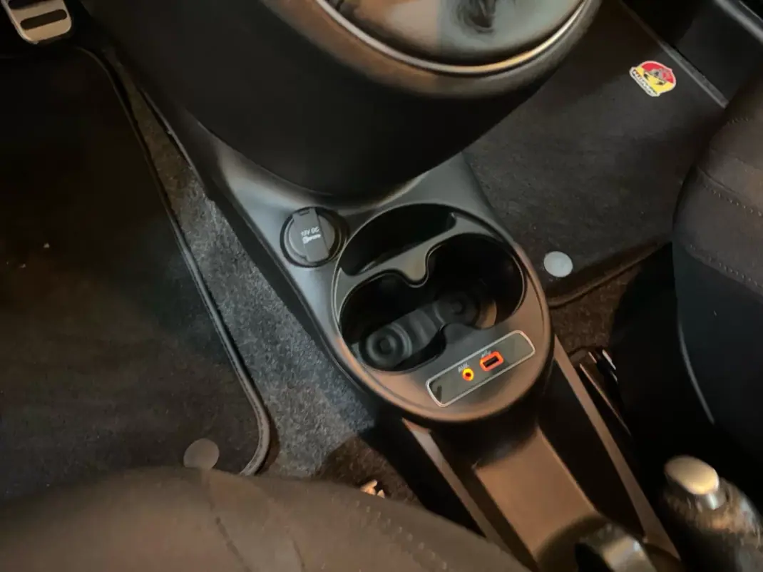 Abarth 595 2018 - 18800 EUR, 92411 km - AUTO.MOTO.pt - 92411km - foto 15 de 20