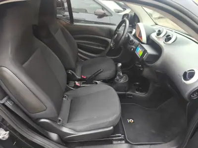 Smart Fortwo Cabrio 2016 - 9900 EUR, 76000 km - AUTO.MOTO.pt - 76000km - foto 19 de 24