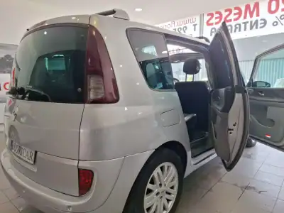 Renault Grand Espace 2006 - 5490 EUR, 260000 km - AUTO.MOTO.pt - 260000km - foto 3 de 10