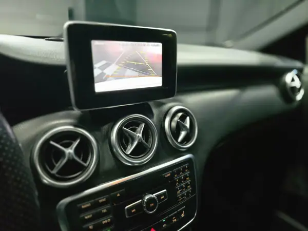 Mercedes-Benz A 180 2014 - 18250 EUR, 185000 km - AUTO.MOTO.pt - 185000km - foto 13 de 21