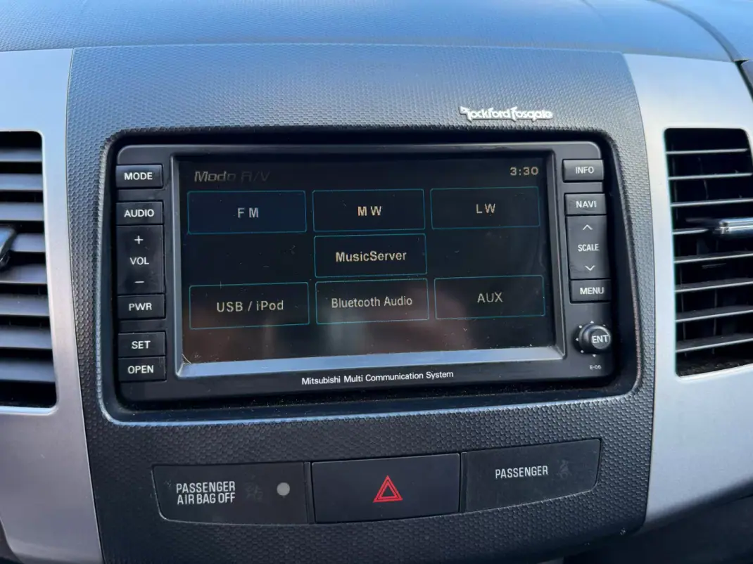 Mitsubishi Outlander 2012 - 12900 EUR, 176000 km - AUTO.MOTO.pt - 176000km - foto 13 de 18