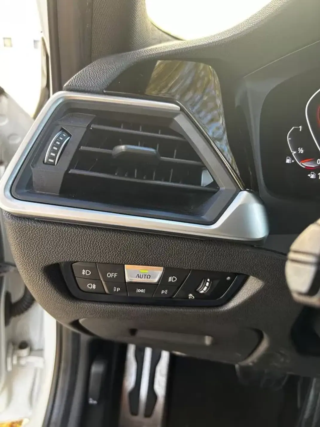 BMW 330 2019 - 30000 EUR, 206305 km - AUTO.MOTO.pt - 206305km - foto 21 de 43