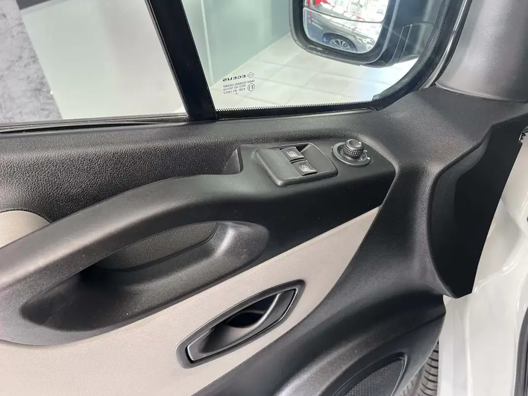 Renault Trafic 2018 - 21600 EUR, 47763 km - 47763km - foto 16 de 24