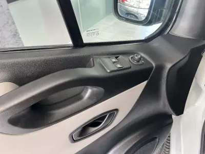 Renault Trafic 2018 - 21600 EUR, 47763 km - 47763km - foto 16 de 24