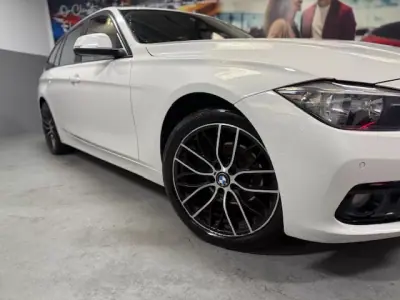 BMW 318 2015 - 12250 EUR, 254090 km - AUTO.MOTO.pt - 254090km - foto 3 de 16