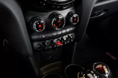 MINI One 2019 - 24500 EUR, 52558 km - AUTO.MOTO.pt - 52558km - foto 16 de 20