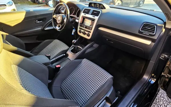 Volkswagen Scirocco 2015 - 18999 EUR, 160000 km - AUTO.MOTO.pt - 160000km - foto 5 de 18