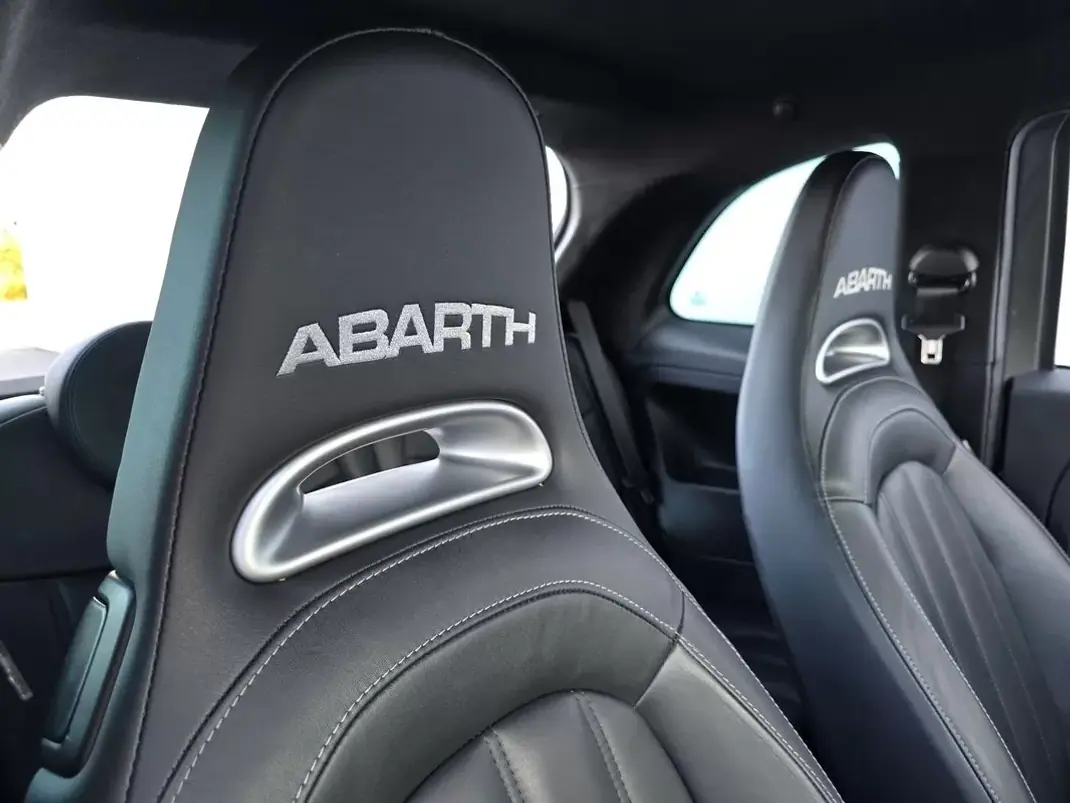 Abarth 595 2018 - 19750 EUR, 60400 km - 60400km - foto 24 de 40