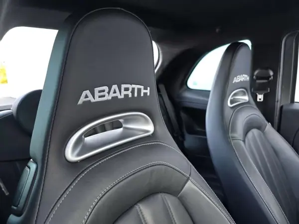 Abarth 595 2018 - 19750 EUR, 60400 km - AUTO.MOTO.pt - 60400km - foto 24 de 40