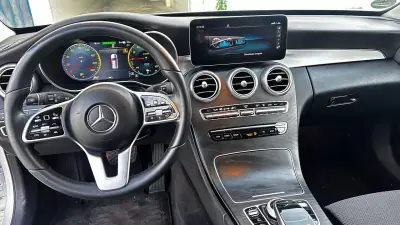 Mercedes-Benz C 300 2021 - 27500 EUR, 201000 km - AUTO.MOTO.pt - 201000km - foto 14 de 22
