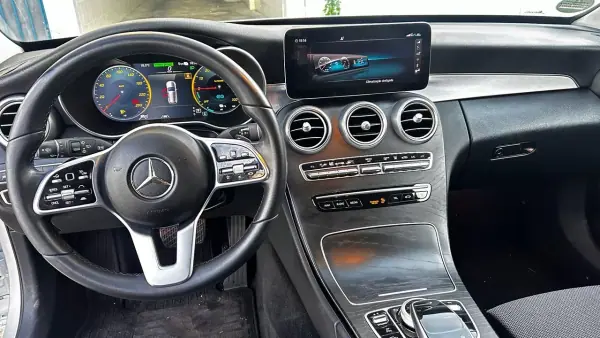 Mercedes-Benz C 300 2021 - 27500 EUR, 201000 km - AUTO.MOTO.pt - 201000km - foto 14 de 22