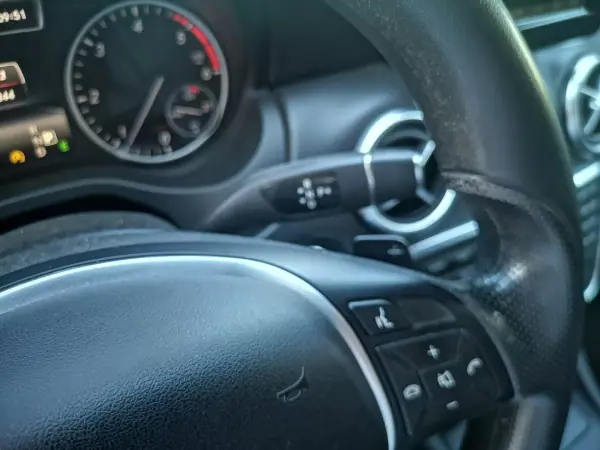 Mercedes-Benz A 180 2015 - 12950 EUR, 218000 km - AUTO.MOTO.pt - 218000km - foto 19 de 23