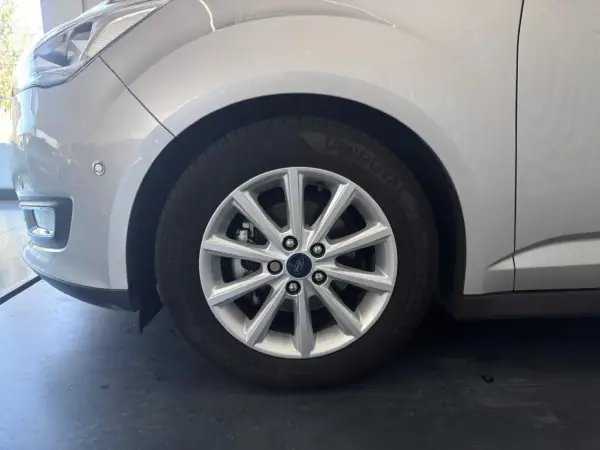 Ford C-Max 2015 - 12990 EUR, 69603 km - AUTO.MOTO.pt - 69603km - foto 12 de 32