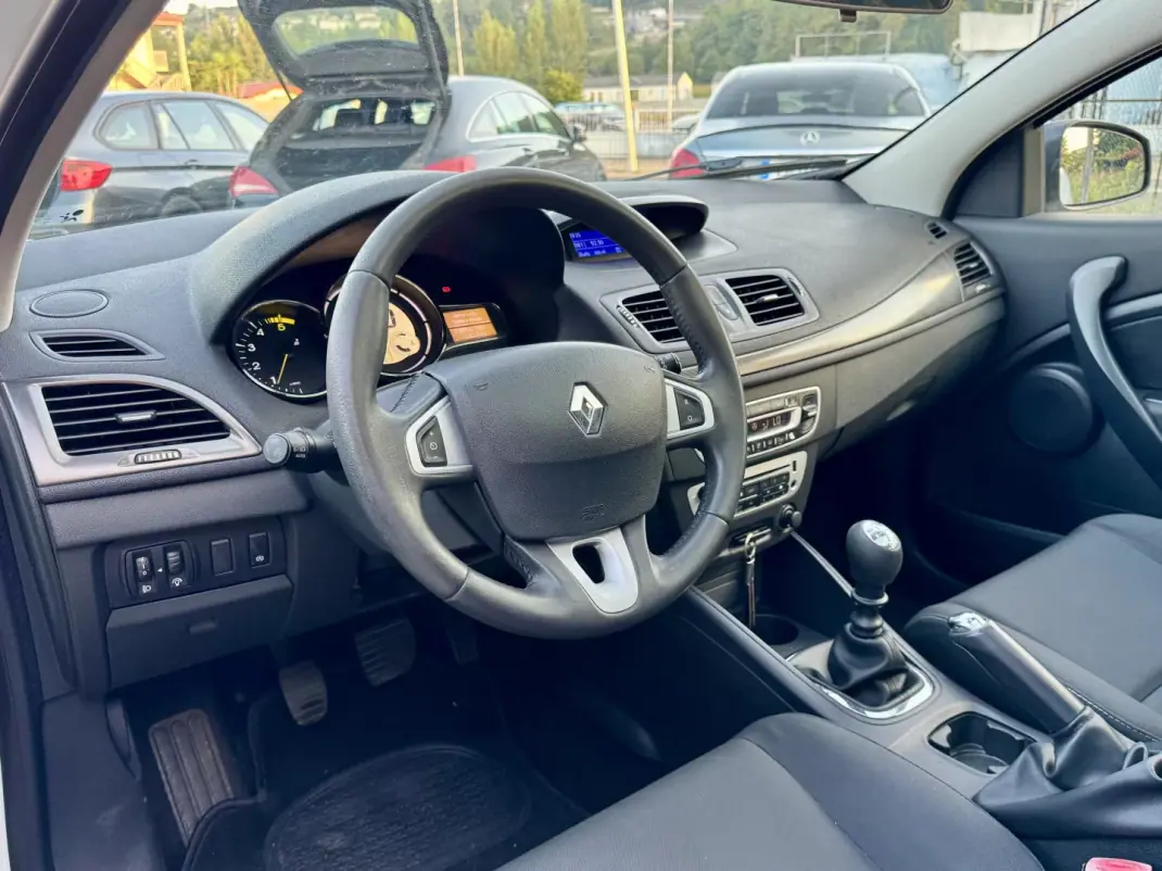 Renault Mégane Coupe 2012 - 7999 EUR, 199000 km - 199000km - foto 7 de 18