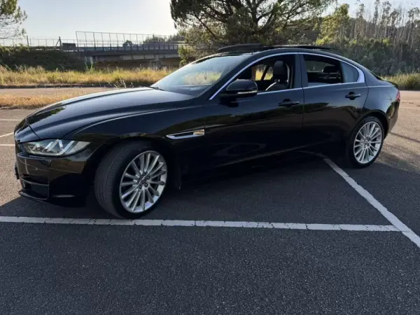 Jaguar XE 2017 - 20950 EUR, 202000 km - AUTO.MOTO.pt - 202000km - foto 3 de 5