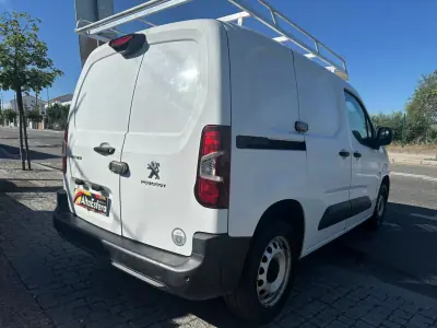 Peugeot Partner 2019 - 13900 EUR, 180422 km - AUTO.MOTO.pt - 180422km - foto 7 de 28