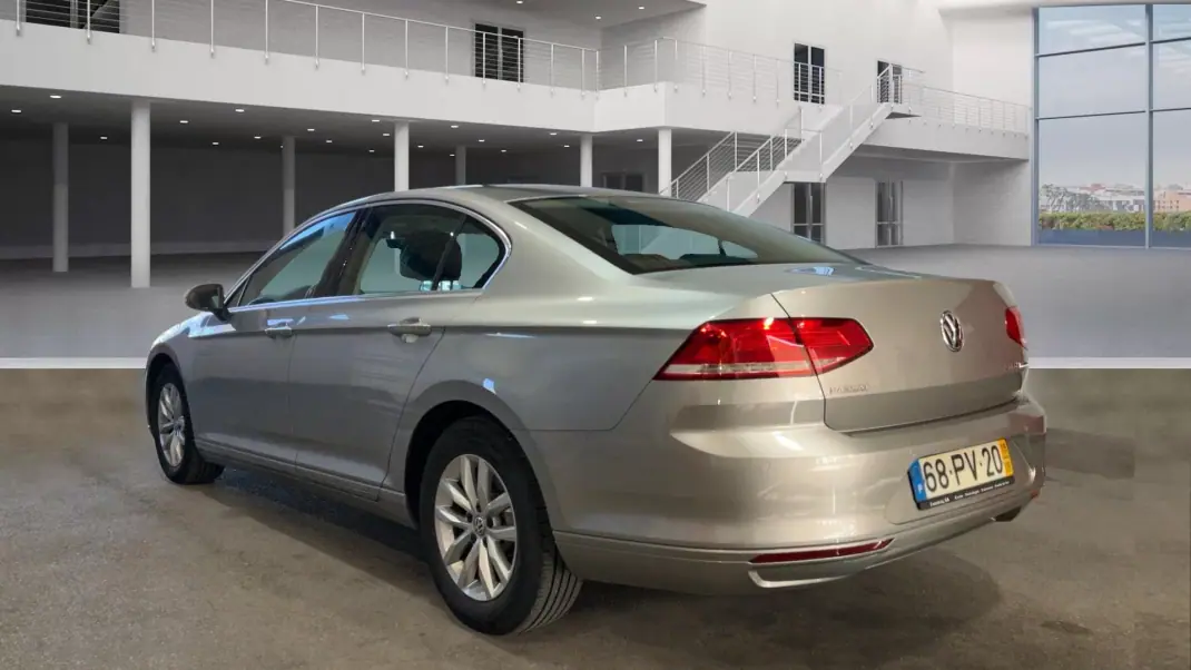 Volkswagen Passat 2015 - 14999 EUR, 99421 km - AUTO.MOTO.pt - 99421km - foto 2 de 7