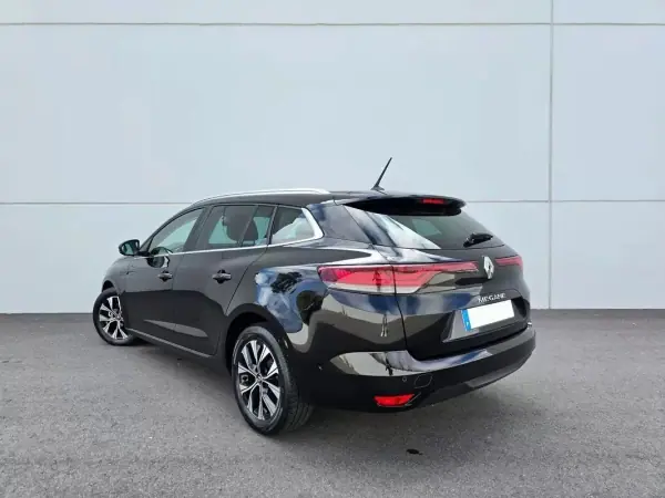 Renault Mégane 2021 - 15400 EUR, 63000 km - AUTO.MOTO.pt - 63000km - foto 6 de 29