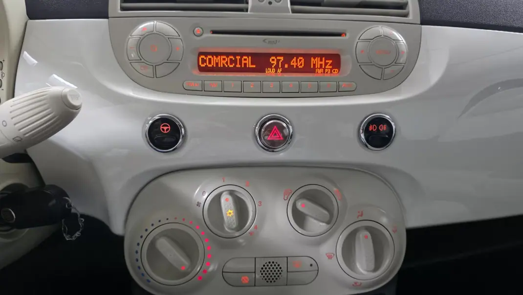 Fiat 500 2012 - 7990 EUR, 123000 km - AUTO.MOTO.pt - 123000km - foto 9 de 19