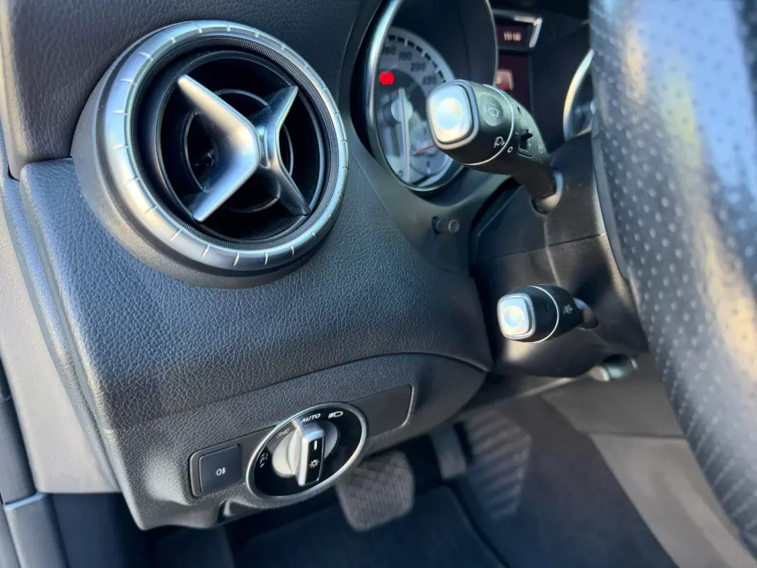 Mercedes-Benz CLA 200 2016 - 21490 EUR, 115000 km - 115000km - foto 12 de 35