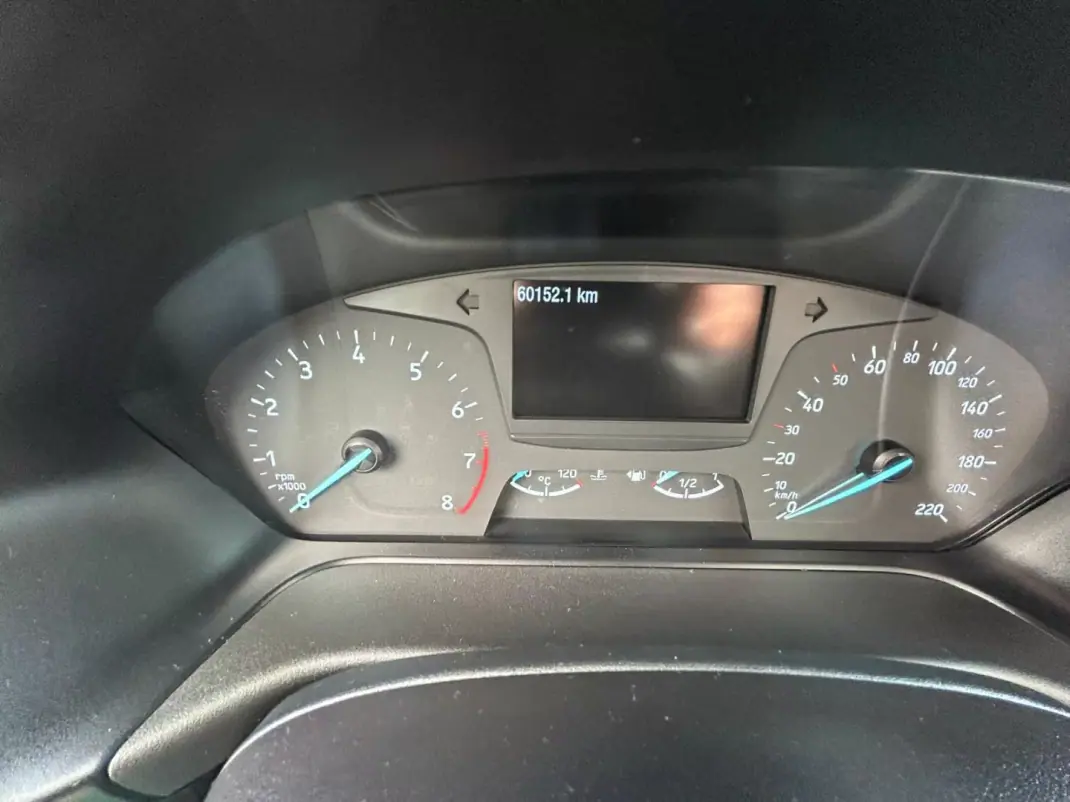 Ford Fiesta 2018 - 13500 EUR, 60152 km - AUTO.MOTO.pt - 60152km - foto 12 de 22