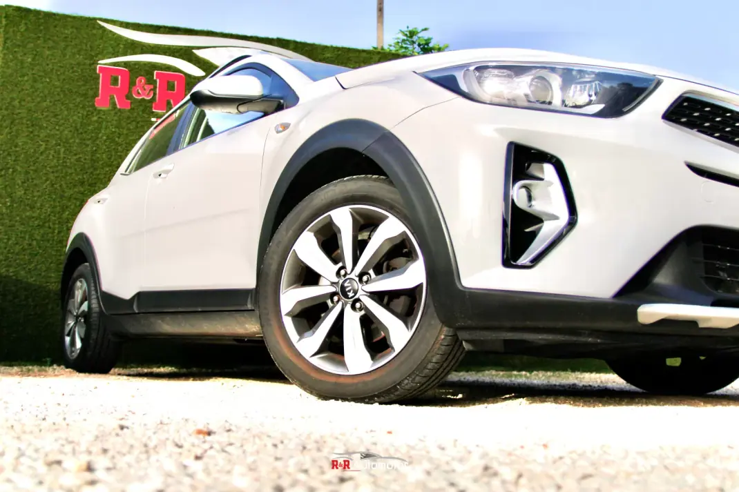 Kia Stonic 2021 - 13990 EUR, 128000 km - AUTO.MOTO.pt - 128000km - foto 6 de 29