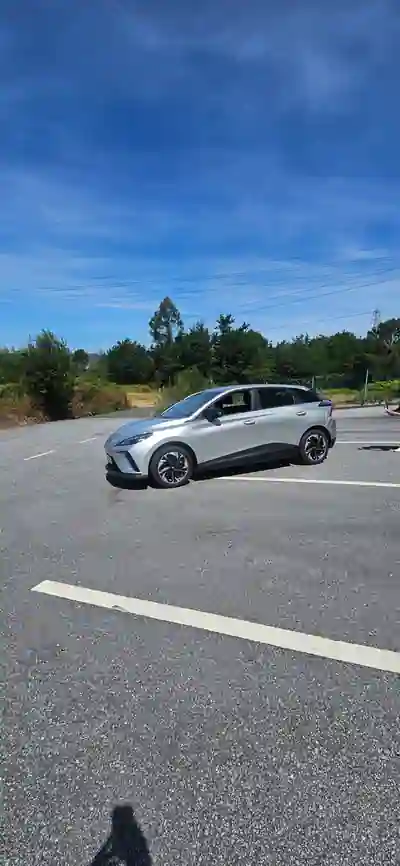 MG MG4 2023 - 7750km