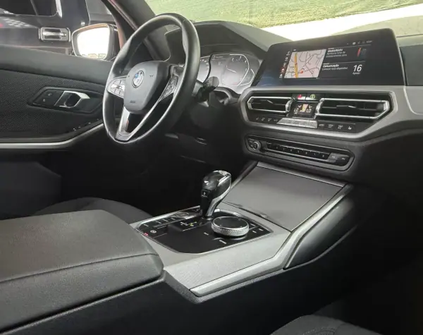 BMW 318 2021 - 28500 EUR, 159820 km - AUTO.MOTO.pt - 159820km - foto 9 de 20