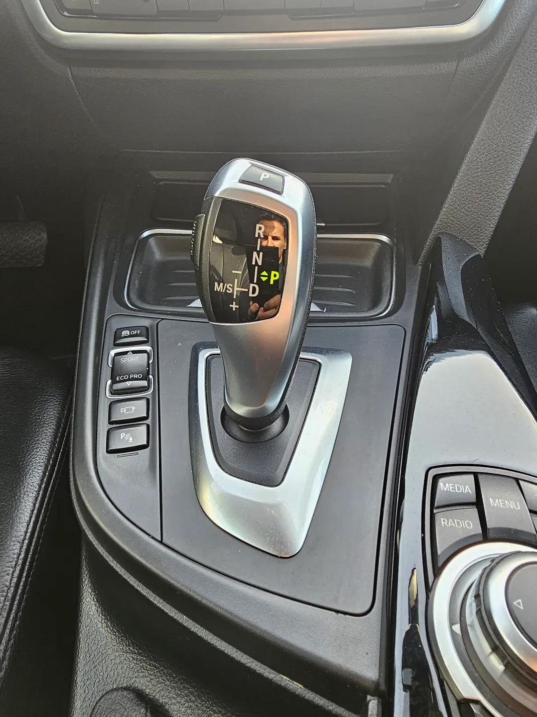 BMW 320 2012 - 15750 EUR, 256800 km - AUTO.MOTO.pt - 256800km - foto 12 de 12