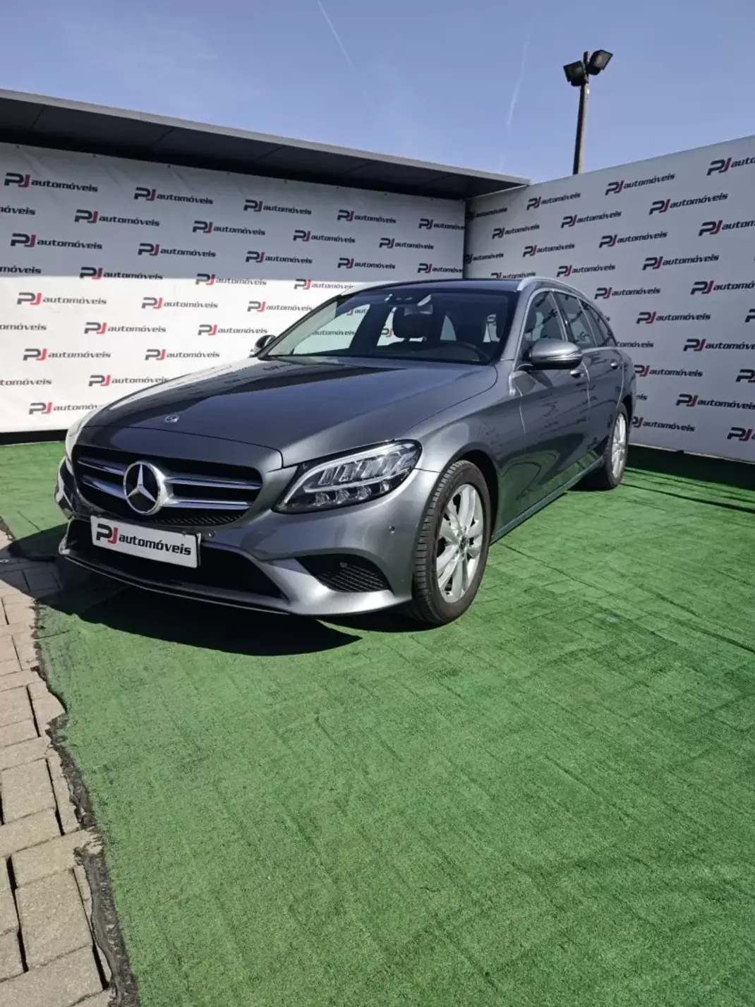 Mercedes-Benz C 180 2018 - 20990 EUR, 221000 km - AUTO.MOTO.pt - 221000km - foto 1 de 18