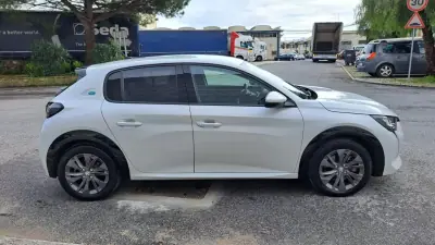 Peugeot e-208 2021 - 16480 EUR, 40817 km - AUTO.MOTO.pt - 40817km - foto 17 de 56