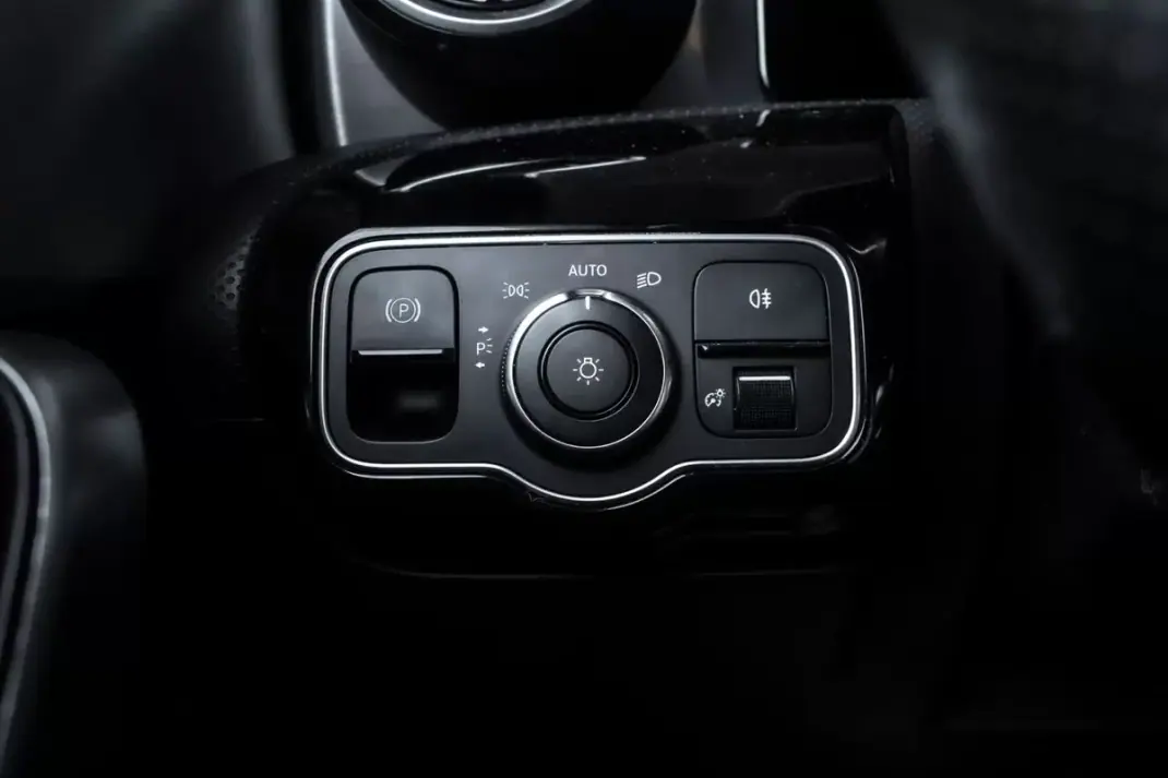 Mercedes-Benz A 180 2019 - 22990 EUR, 127098 km - AUTO.MOTO.pt - 127098km - foto 20 de 43
