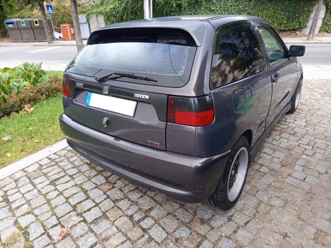 SEAT Ibiza 1997 - 2490 EUR, 89357 km - AUTO.MOTO.pt - 89357km - foto 4 de 9