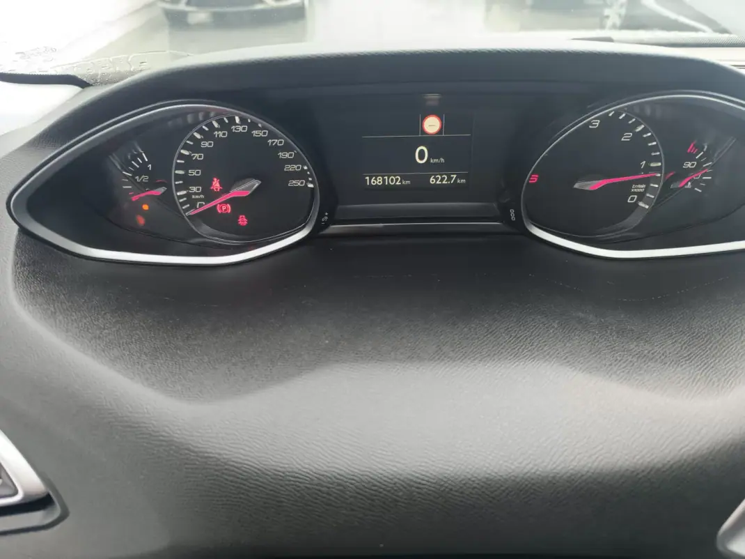 Peugeot 308 2020 - 13900 EUR, 168102 km - AUTO.MOTO.pt - 168102km - foto 16 de 28