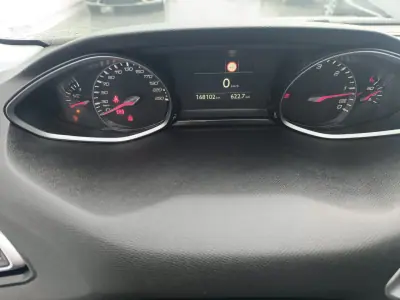 Peugeot 308 2020 - 13900 EUR, 168102 km - AUTO.MOTO.pt - 168102km - foto 16 de 28