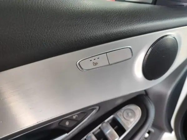 Mercedes-Benz GLC 220 2015 - 27450 EUR, 178000 km - AUTO.MOTO.pt - 178000km - foto 22 de 39