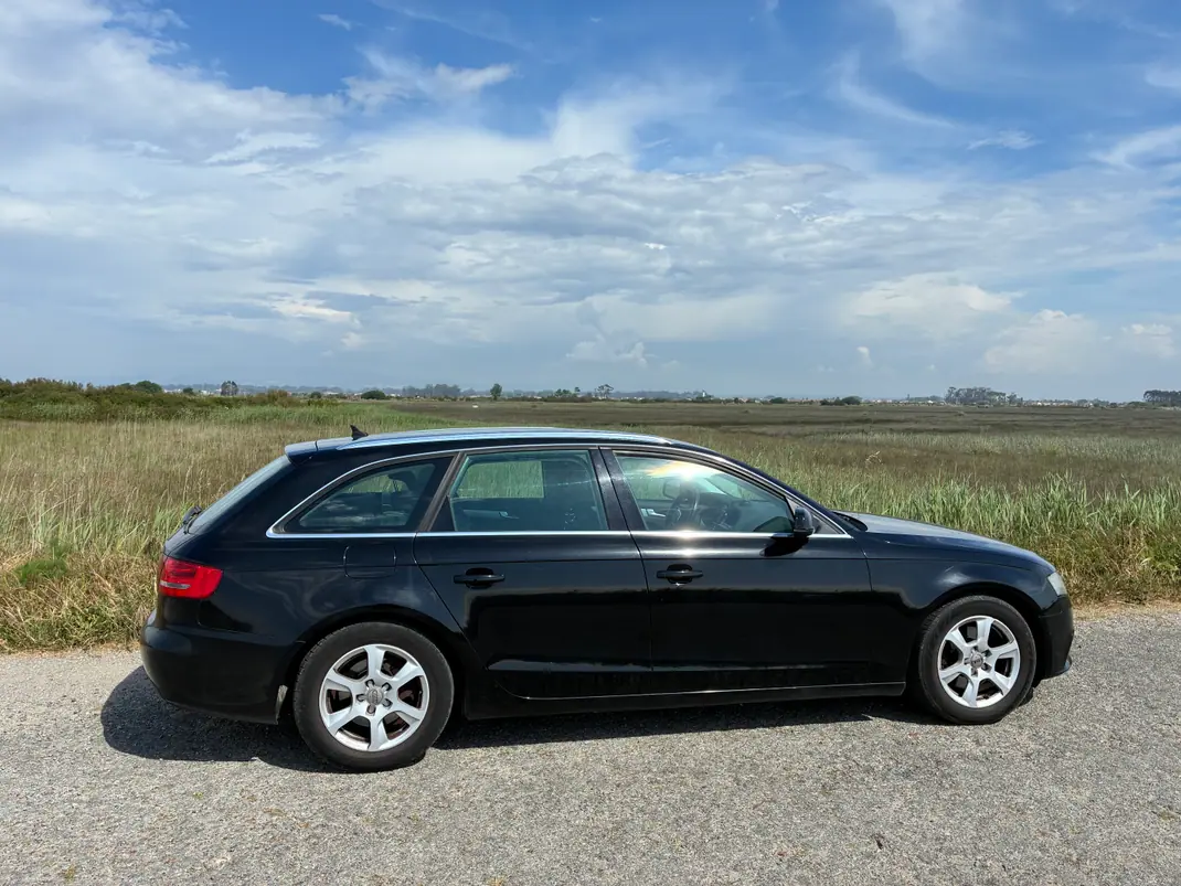 Audi A4 Avant 2010 - 8500 EUR, 216000 km - AUTO.MOTO.pt - 216000km - foto 2 de 6