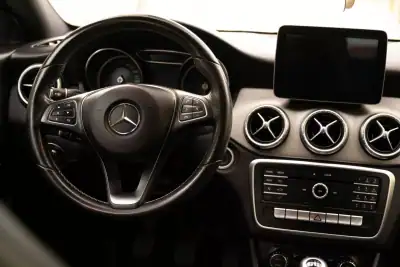 Mercedes-Benz CLA 180 2017 - 17800 EUR, 209068 km - AUTO.MOTO.pt - 209068km - foto 6 de 10