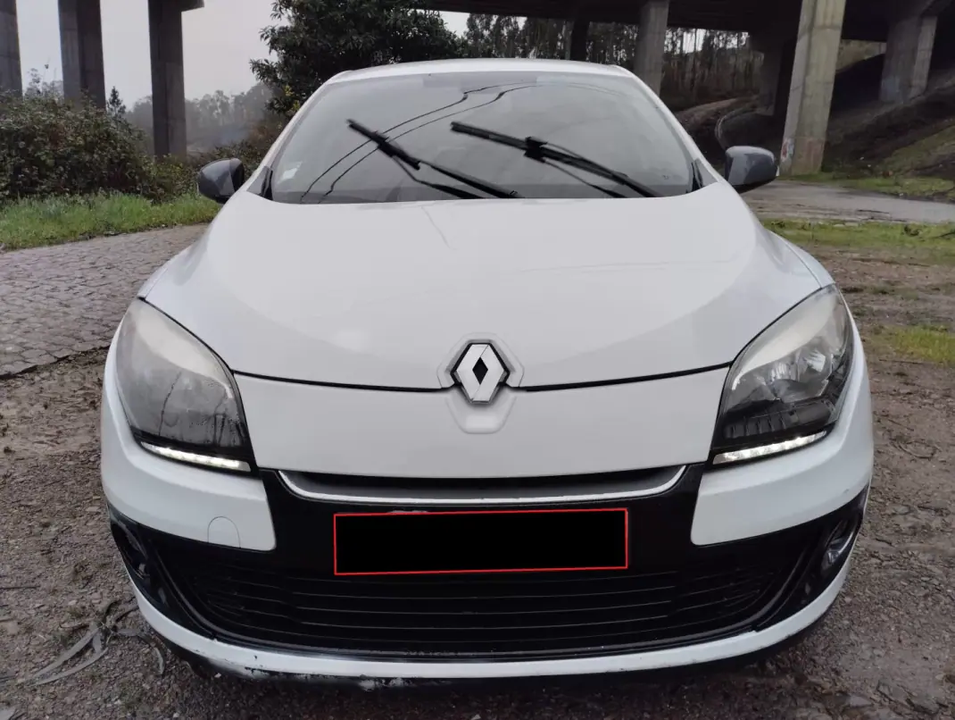 Renault Mégane 2013 - 3750 EUR, 320000 km - AUTO.MOTO.pt - 320000km - foto 2 de 27