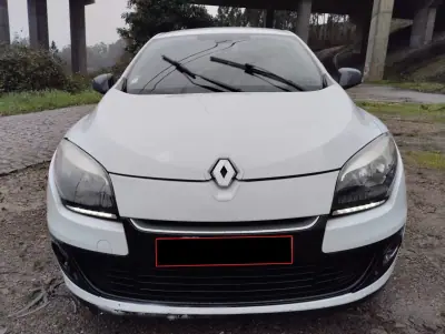 Renault Mégane 2013 - 3750 EUR, 320000 km - AUTO.MOTO.pt - 320000km - foto 2 de 27