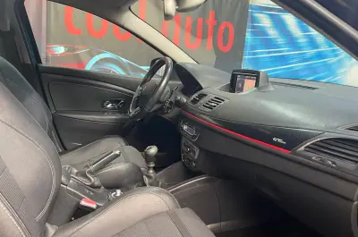 Renault Mégane Sport Tourer 2014 - 9999 EUR, 163000 km - AUTO.MOTO.pt - 163000km - foto 33 de 47