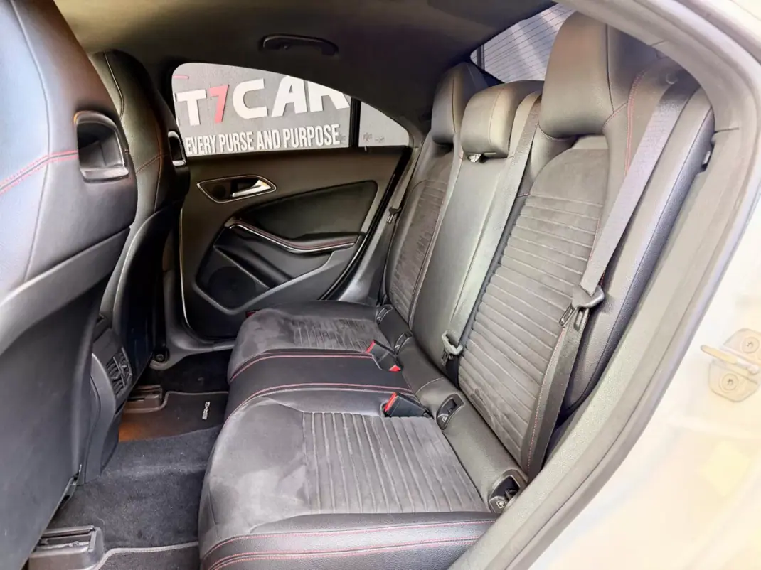 Mercedes-Benz CLA 180 2016 - 18990 EUR, 209795 km - AUTO.MOTO.pt - 209795km - foto 10 de 23