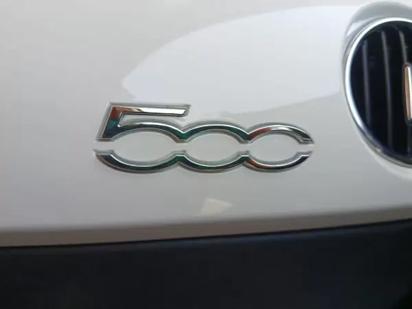 Fiat 500 2018 - 10900 EUR, 75300 km - AUTO.MOTO.pt - 75300km - foto 23 de 26